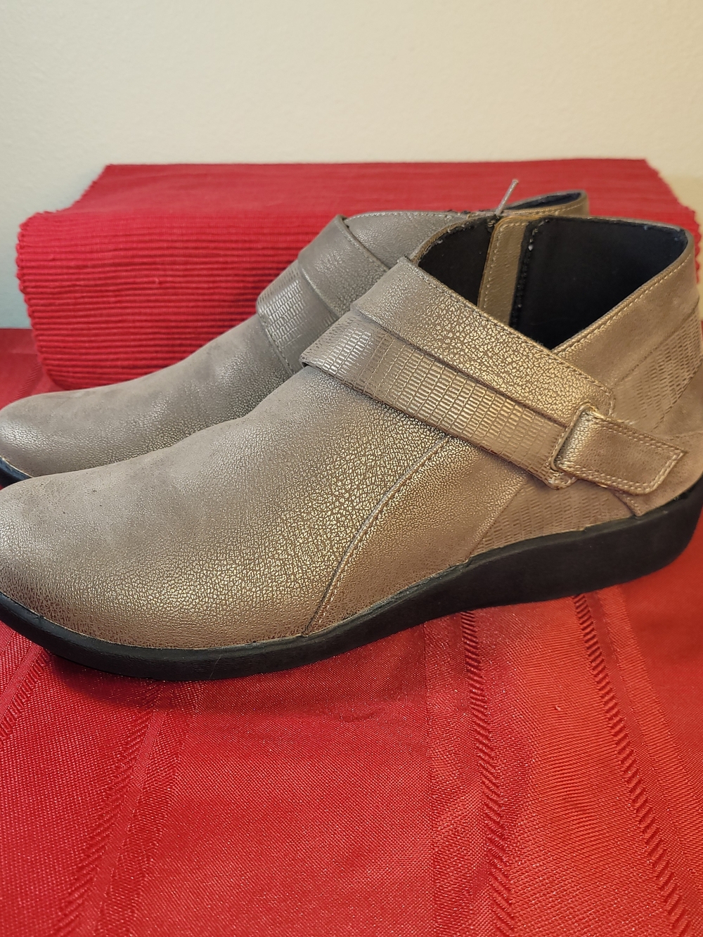 Cloudsteppers by Clarks Sillian Rani Pewter Women's Metallic Taupe Ankle Booties